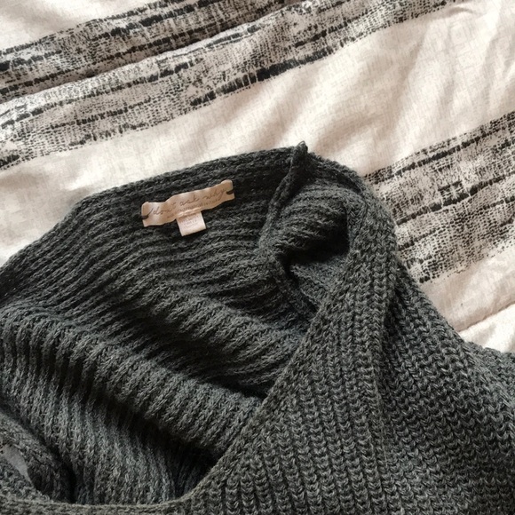 Women’s grey sweater with open back - Picture 5 of 5